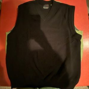 Greg Norman black vneck sweater vest Med